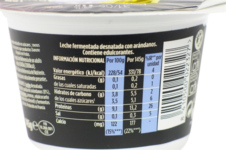LIGHT & FREE (DANONE) SKYR CON ARÁNDANOS.